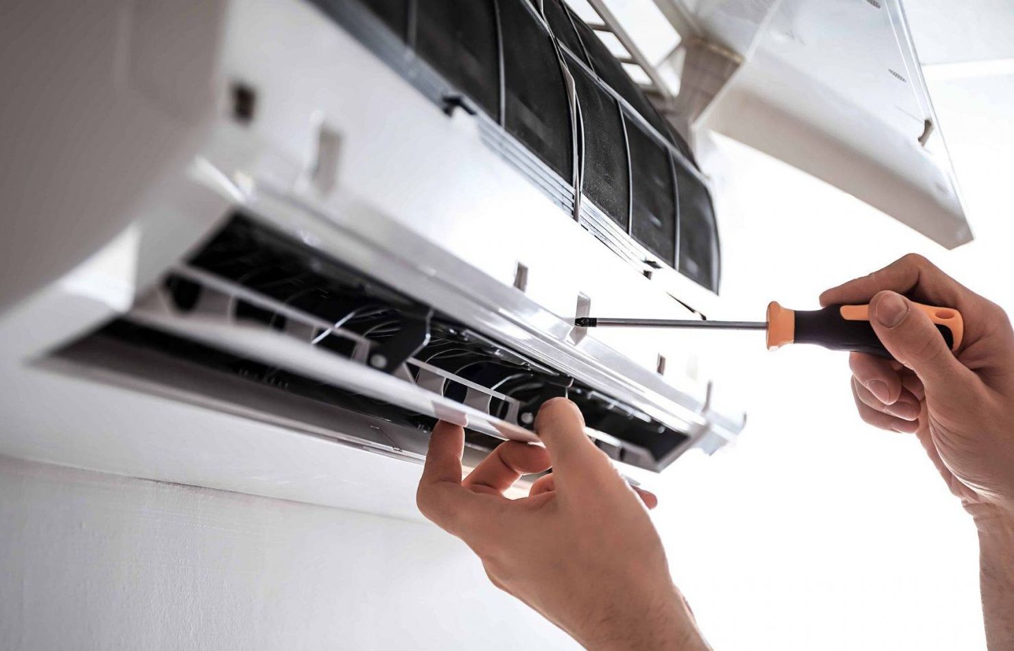 Hűtő-, klíma- és hőszivattyú berendezés-szerelő - Budapesti áreső 07134001